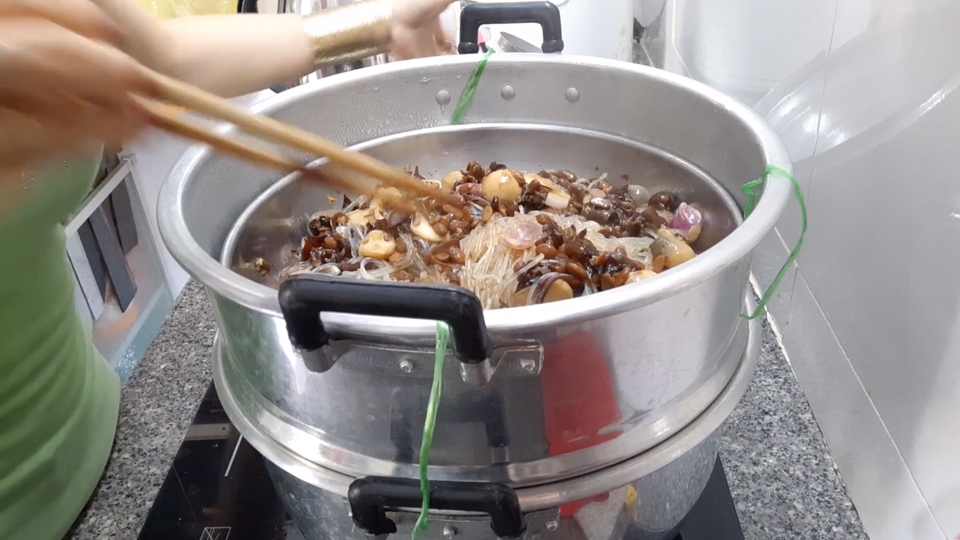 Hấp cá chẽm.