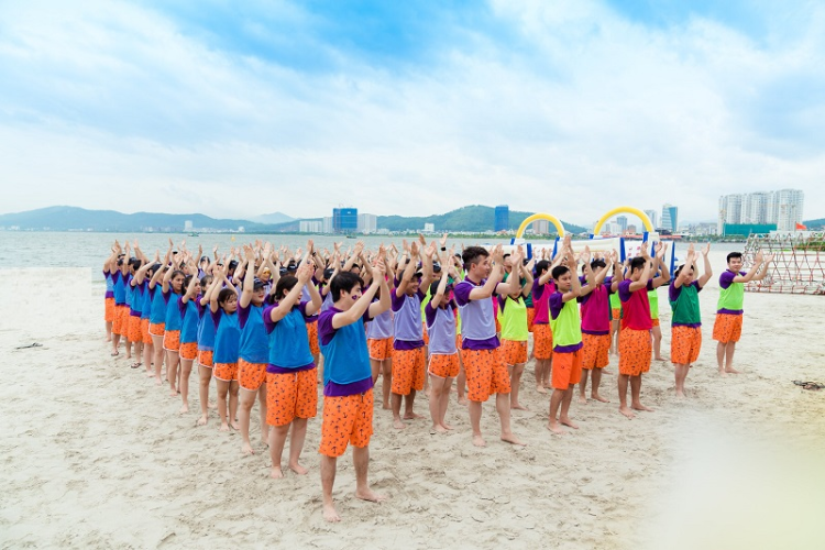 Slogan team building đi biển cực “cháy”