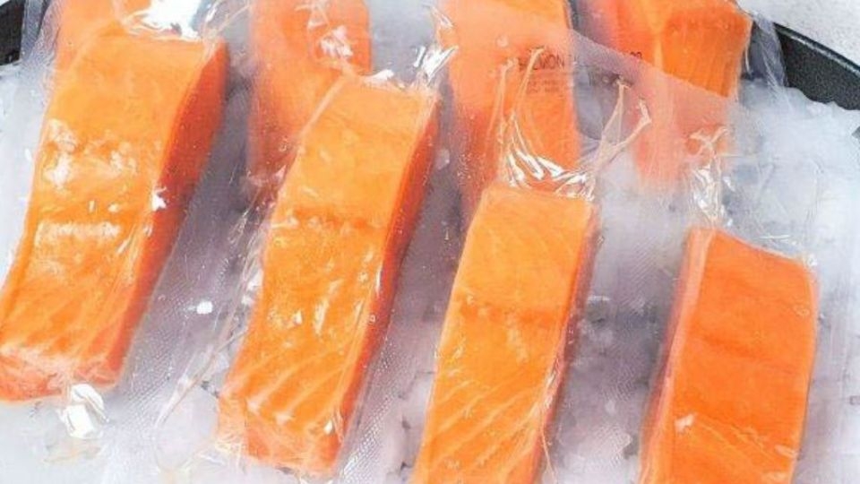 Cá hồi đông lạnh