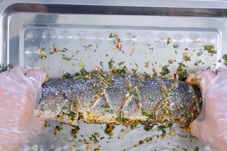 Vào bếp trổ tài ngay với 2 công thức cá quả nướng muối ớt siêu ngon chinh phục cả gia đình - hình 4