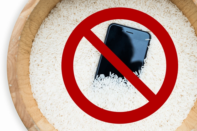 Không nên dùng gạo để thấm nước cho iPhone 8
