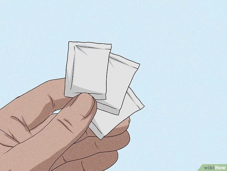 Đặt tai nghe và hộp sạc vào hộp kín cùng các túi hút ẩm