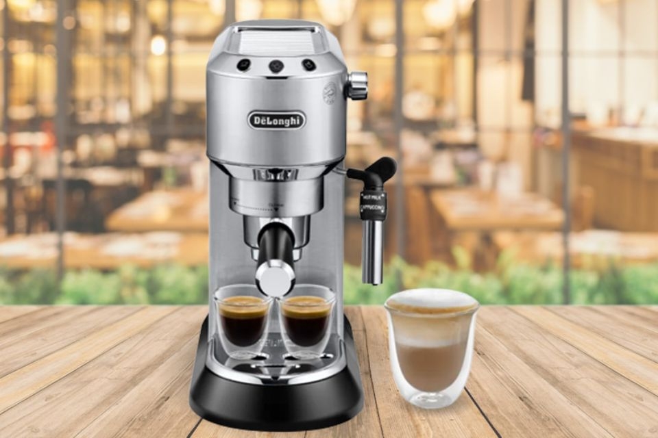Máy pha cà phê bán tự động Delonghi EC685.BK