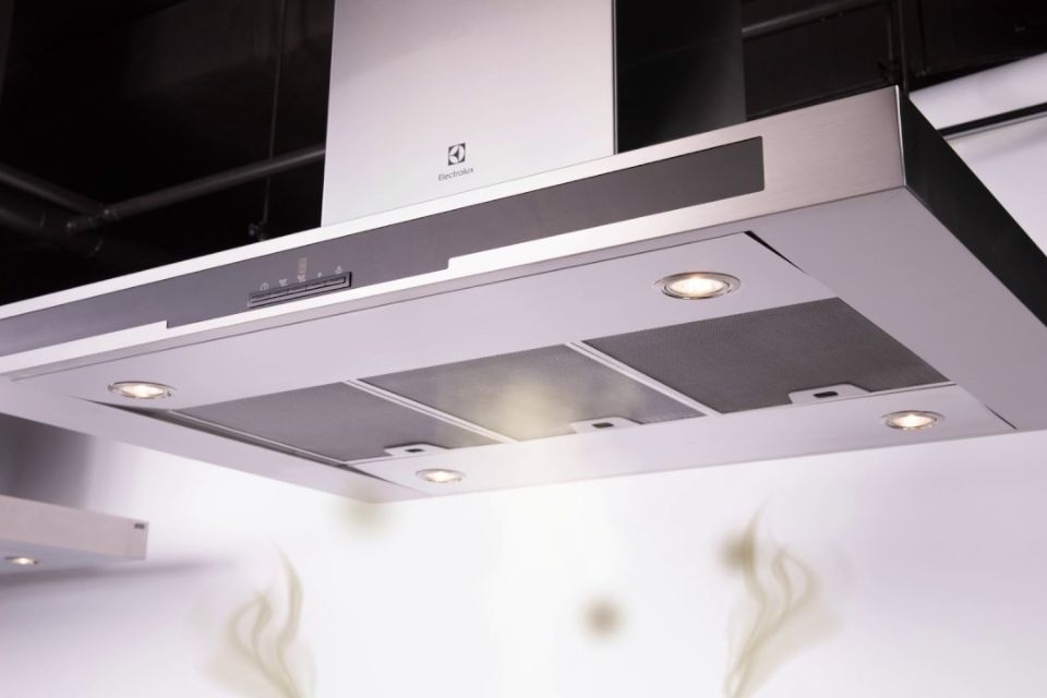Máy hút mùi Electrolux với động cơ hoạt động êm ái