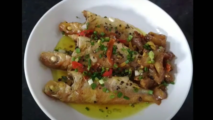 Cá hường kho với thịt ba chỉ