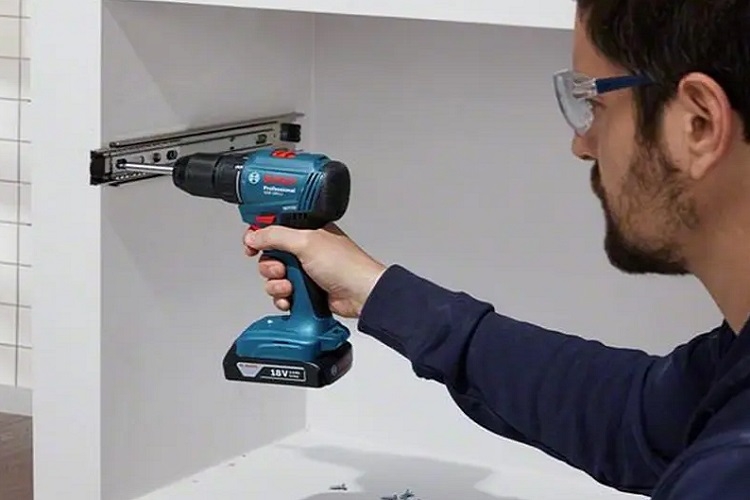 Máy khoan có bắt vít được không?