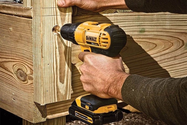 Nhược điểm của việc sử dụng máy khoan để bắt vít
