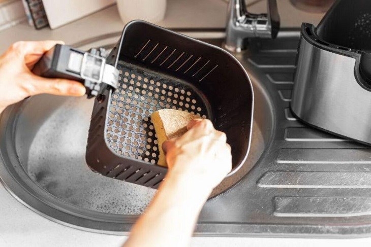 Hướng dẫn vệ sinh nồi chiên không dầu Hafele hình 4