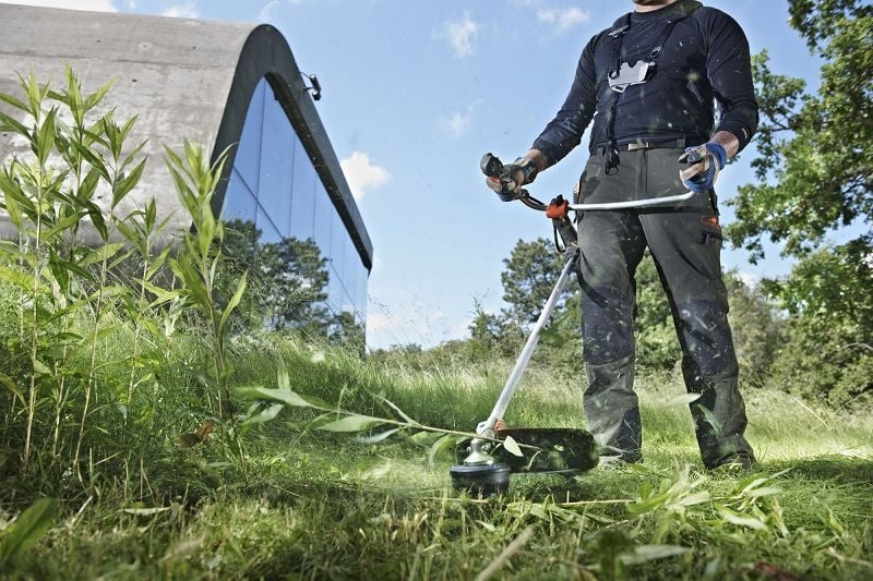 Máy cắt cỏ ra khói trắng có nguyên nhân do đâu và cách sửa cụ thể như thế nào? 5