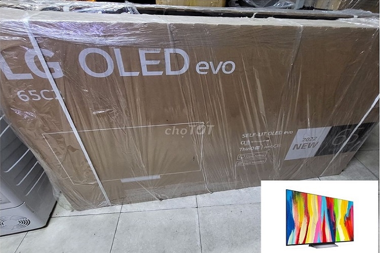 Quan sát quy cách đóng gói bên ngoài tivi LG