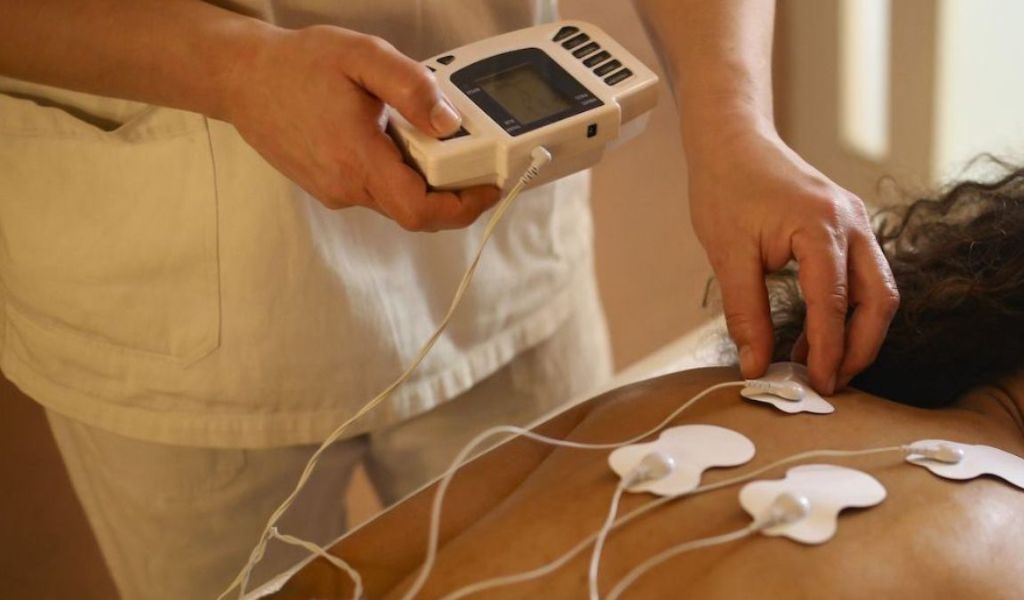 Tác hại của máy massage xung điện sử dụng sai cách. Ai không nên sử dụng và lưu ý khi dùng 3