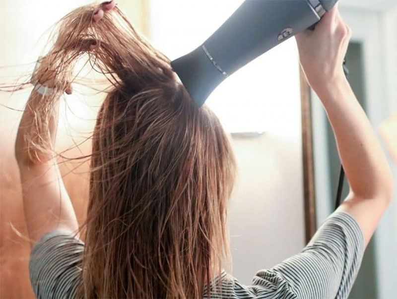 Nhuộm tóc xong có nên sấy tóc không hình 1