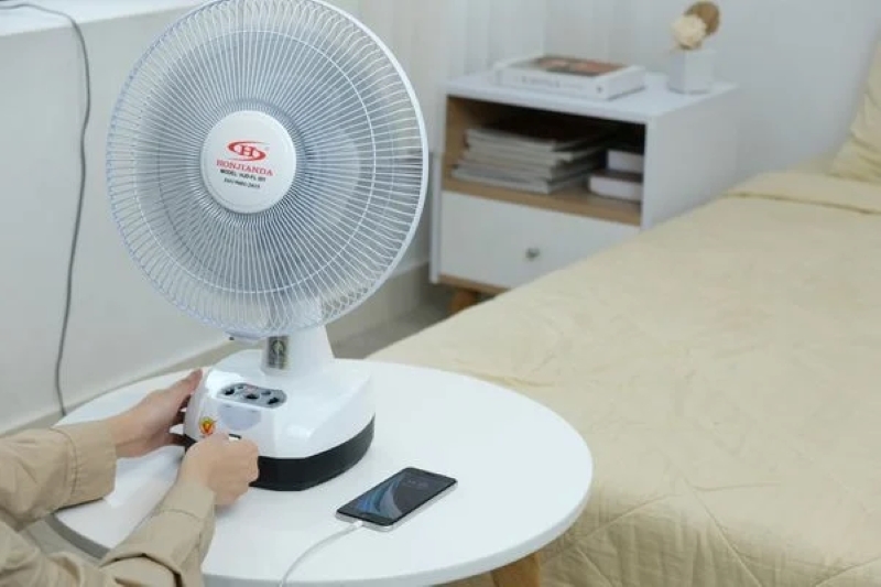 Cách sử dụng quạt tích điện bền hình 1