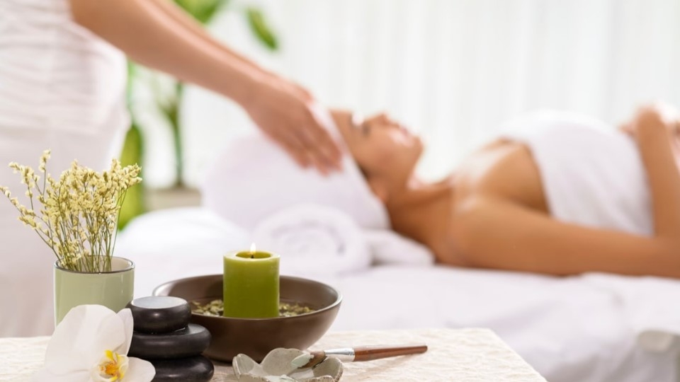 Điểm đáng chú ý: tại Oanh Tây SPA luôn hỗ trợ nhiều chương trình ưu đãi cực kì hấp dẫn dành cho mọi đối tượng là dân văn phòng kể cả học sinh, sinh viên.