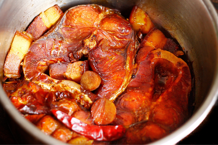 cá trắm kho riềng 5