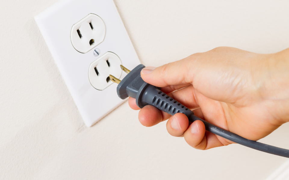 Bếp từ không lên nguồn có thể do nguồn điện chập chờn