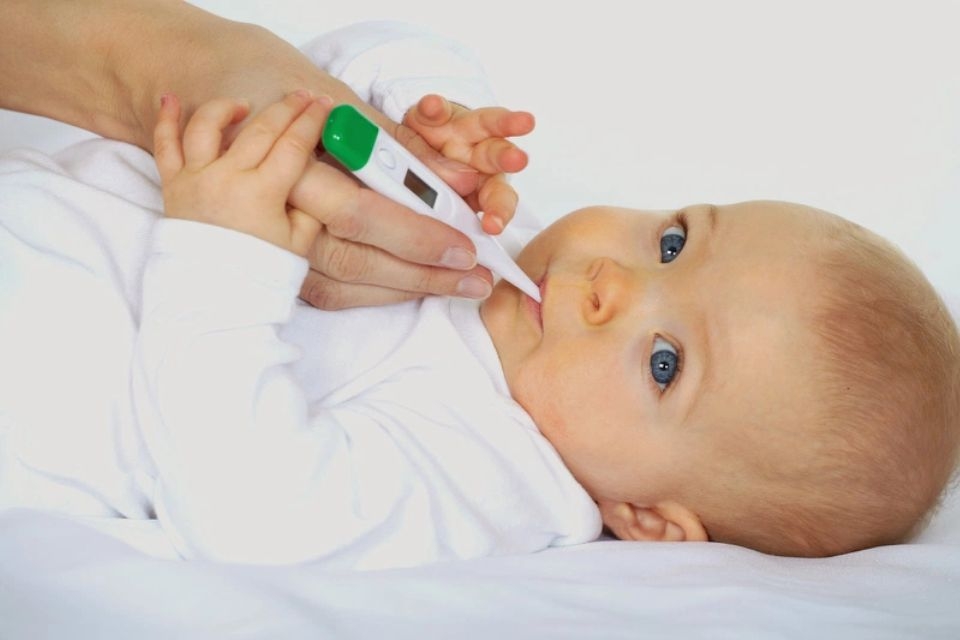 Cách sử dụng nhiệt kế điện tử để đo nhiệt độ miệng
