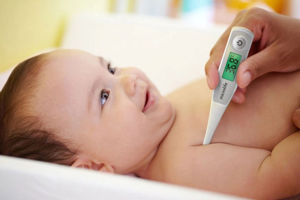 Cách sử dụng nhiệt kế điện tử để đo nhiệt độ nách