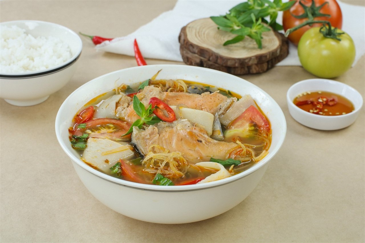 đầu cá hồi nấu măng chua 08