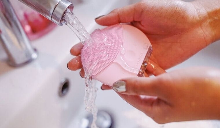 cách làm sạch máy rửa mặt bị mốc 7