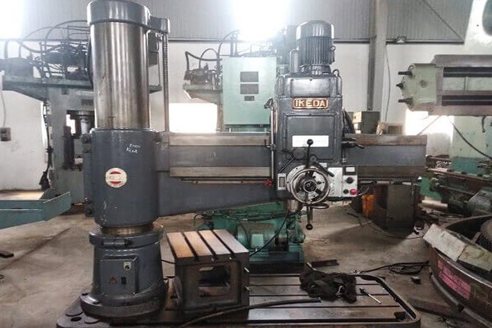 Máy khoan cần được sử dụng trong nhiều ngành công nghiệp khác nhau.