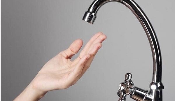cách xả hết nước trong bình nóng lạnh Ariston 5