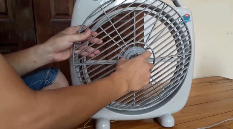 cách tháo quạt hộp 1