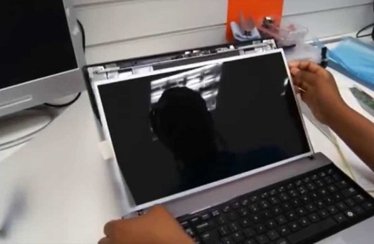 Thay màn hình laptop mới
