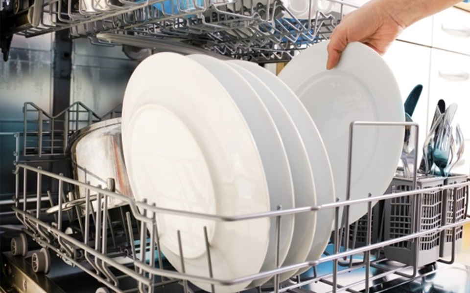 Máy rửa bát Zemmer chỉ sử dụng từ 6,5 - 9 lít nước một lần rửa