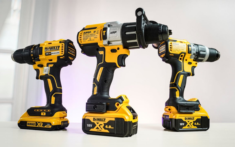 Màu sắc chủ đạo máy khoan DeWalt là đen và vàng