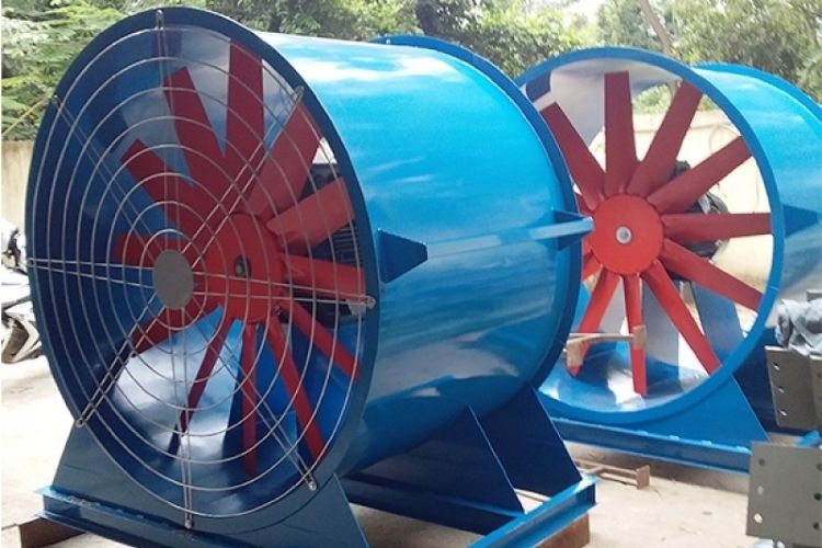 Quạt hướng trục là thiết bị rất thường gặp trong các khu xí nghiệp, nhà xưởng hay trang trại