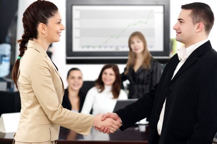 Cách bắt chuyện với người lạ