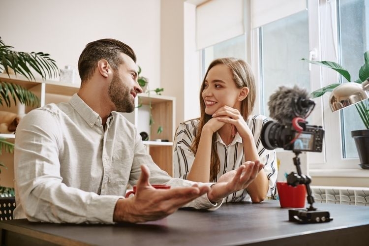 Tìm ra các điểm chung giữa hai người
