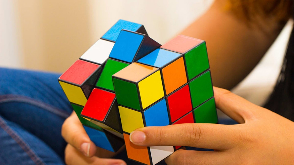 Chơi Rubik là một cách giải trí lành mạnh