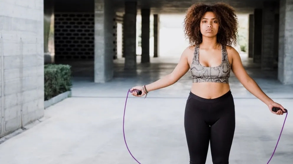 Nhảy dây 500 cái trong vòng 6 phút sẽ đốt cháy được 86,73 calo