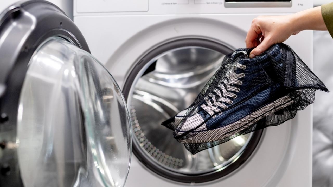 Giặt giày bằng máy giặt 2