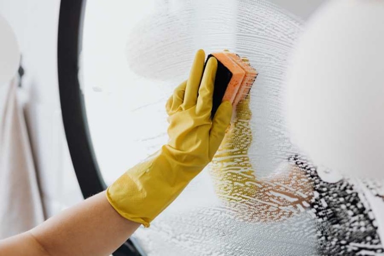Cách lau gương sạch nhanh và hiệu quả bằng những phương pháp cực kỳ đơn giản 2