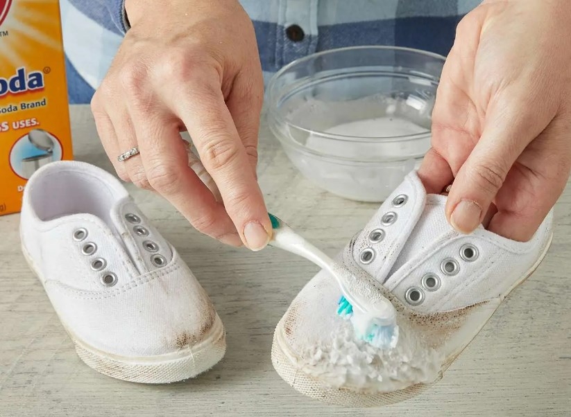 cách tẩy mốc giày 4