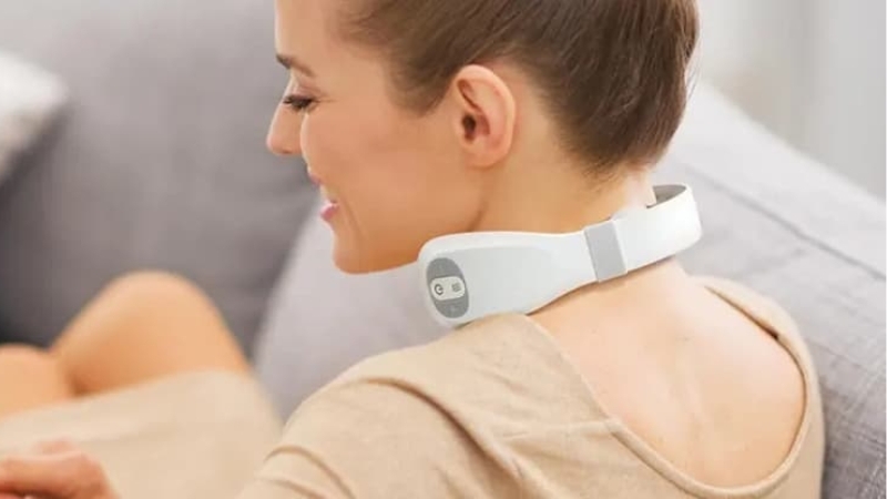 cách sử dụng máy massage cổ 1