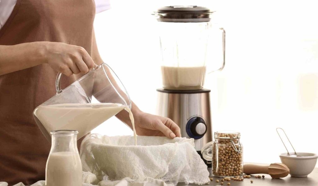 Cách nấu sữa đậu nành bằng máy làm sữa hạt tại nhà và những lưu ý khi sử dụng 4