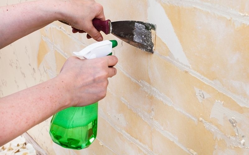 cách tẩy keo xốp dán tường 1