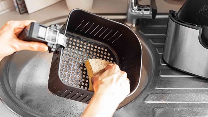 cách vệ sinh nồi chiên không dầu hawonko - hình 3