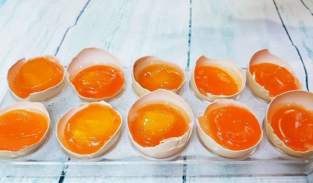 Tìm hiểu 1 quả trứng muối bao nhiêu calo? Cách ăn như thế nào để không tăng cân 3