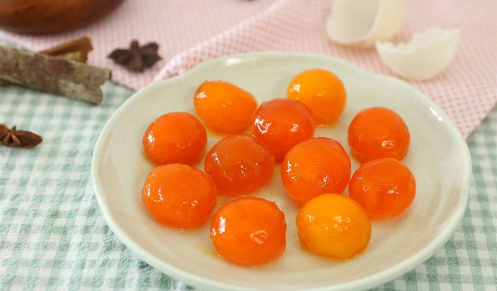 Tìm hiểu 1 quả trứng muối bao nhiêu calo? Cách ăn như thế nào để không tăng cân 4
