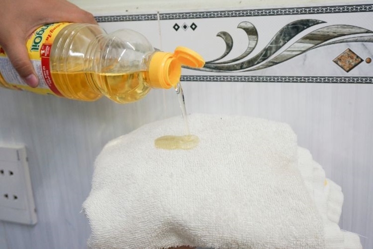 Mách bạn cách tẩy vết băng keo dính trên mọi bề mặt cực sạch, dễ dàng và nhanh chóng - Hình 5