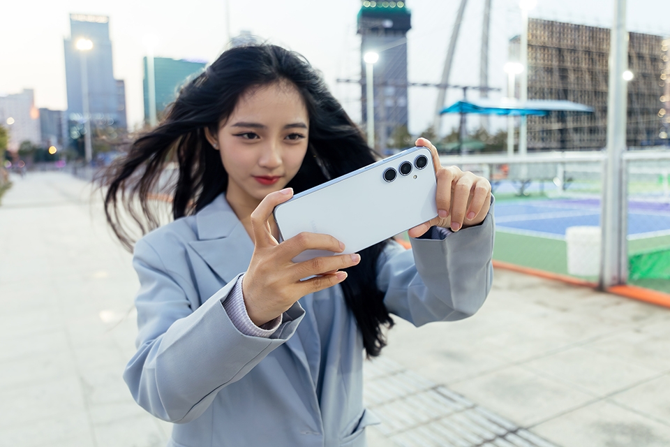 Ngắm Sài Gòn lên đèn cùng Samsung Galaxy A55 5G 3