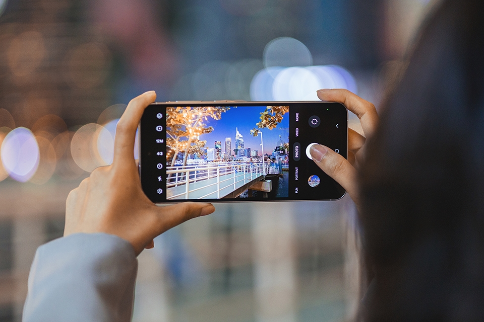 Ngắm Sài Gòn lên đèn cùng Samsung Galaxy A55 5G 5