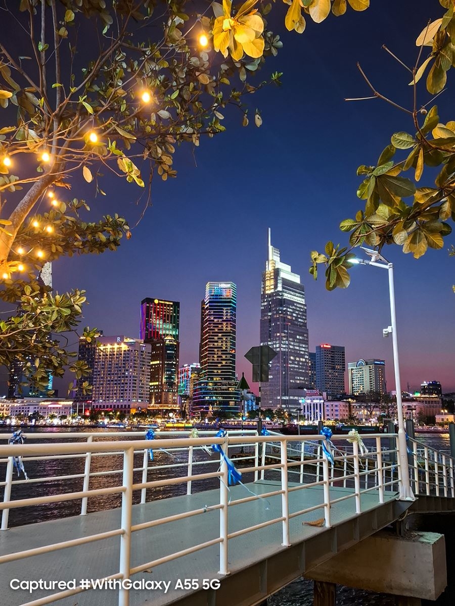 Ngắm Sài Gòn lên đèn cùng Samsung Galaxy A55 5G 10