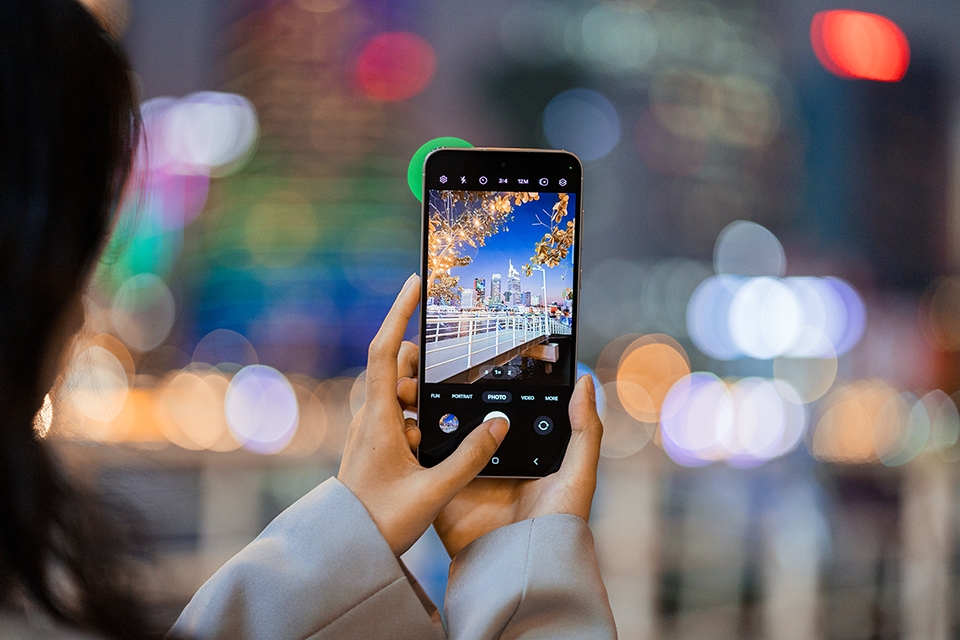 Ngắm Sài Gòn lên đèn cùng Samsung Galaxy A55 5G 11