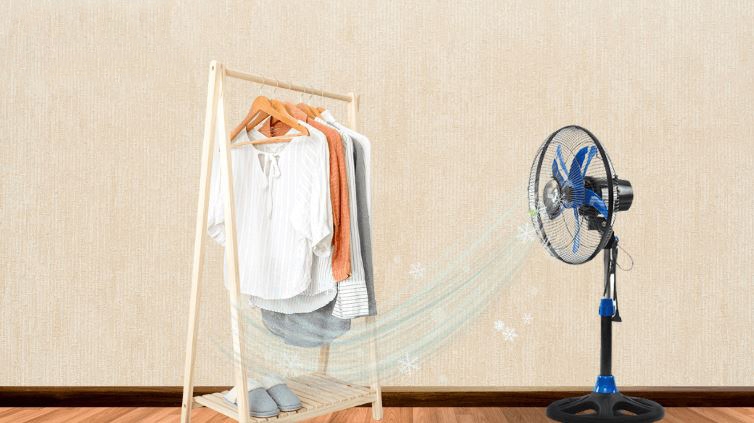 cách làm khô quần áo bằng quạt 1